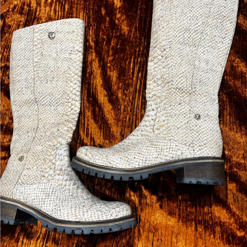 Stylish Cork Cream Boots